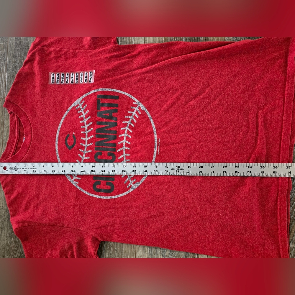 MLB Cincinnati Red Crewneck Graphic Tee - Red - Picture 5 of 5